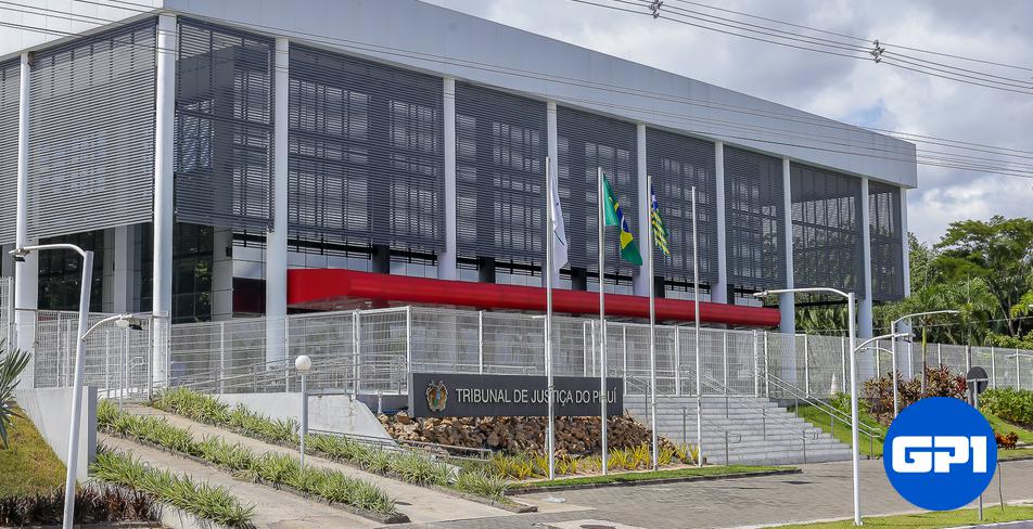 Imagem ilustrativa de uma balança da justiça, simbolizando o sistema judicial e a aplicação da lei.